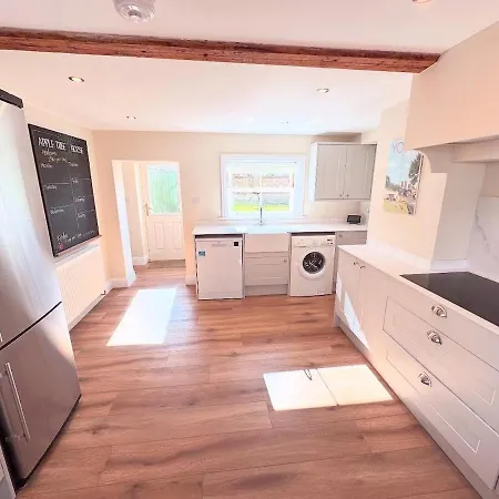 Apple Tree House بيت للعطل Haxby