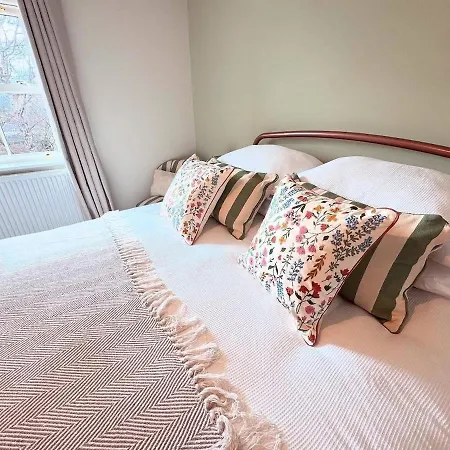 Apple Tree House بيت للعطل