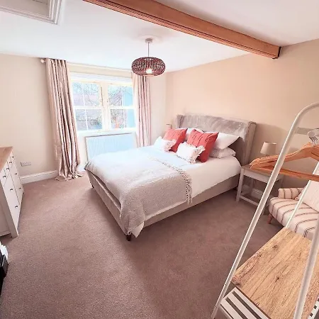 بيت للعطل Apple Tree House